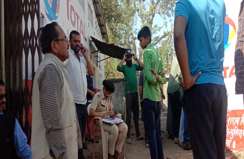 रीवाः हलवाई की कुऐ में मिली लाश, परिजन हत्या की जता रहे आशंका...